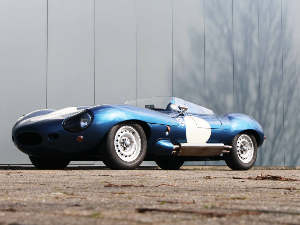 Image 36/60 of Jaguar D-Type (1967)