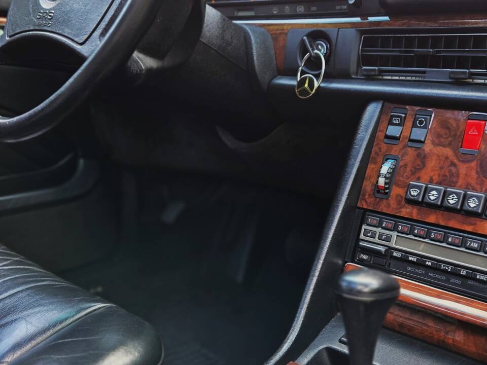 Afbeelding 13/31 van Mercedes-Benz 560 SEC (1991)