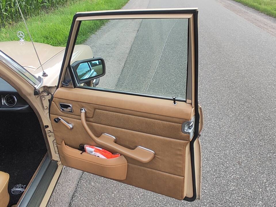 Bild 31/59 von Mercedes-Benz 230&#x2F;4 (1974)