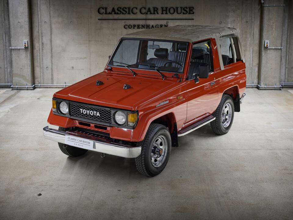 Afbeelding 2/100 van Toyota Land Cruiser LJ77 (1991)