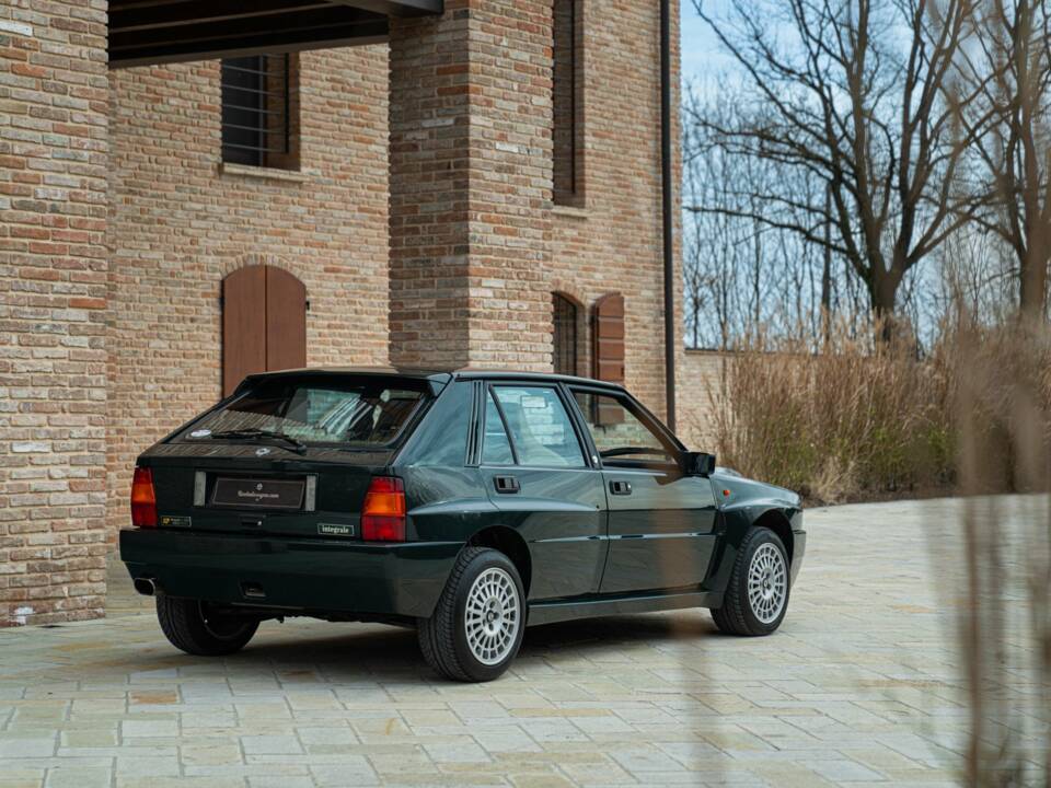 Image 9/50 de Lancia Delta HF Integrale 16V (1992)