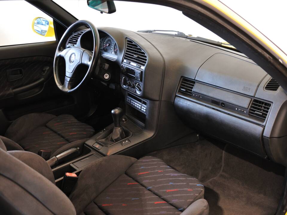 Image 26/31 of BMW M3 (1994)