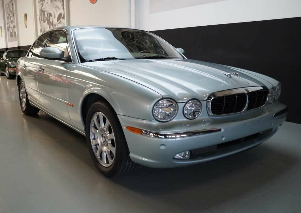 Imagen 2/50 de Jaguar XJ 8 4.2 (2004)