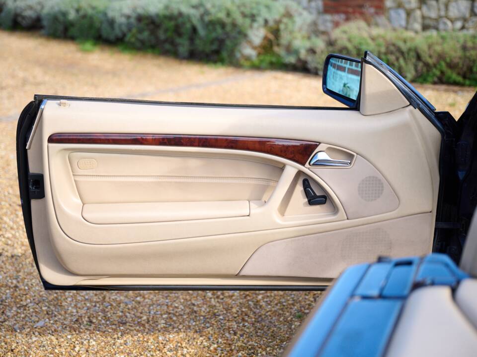 Image 12/50 of Mercedes-Benz SL 280 (1996)