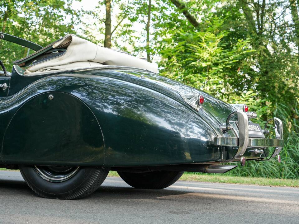 Image 34/50 of Jaguar XK 120 DHC (1953)