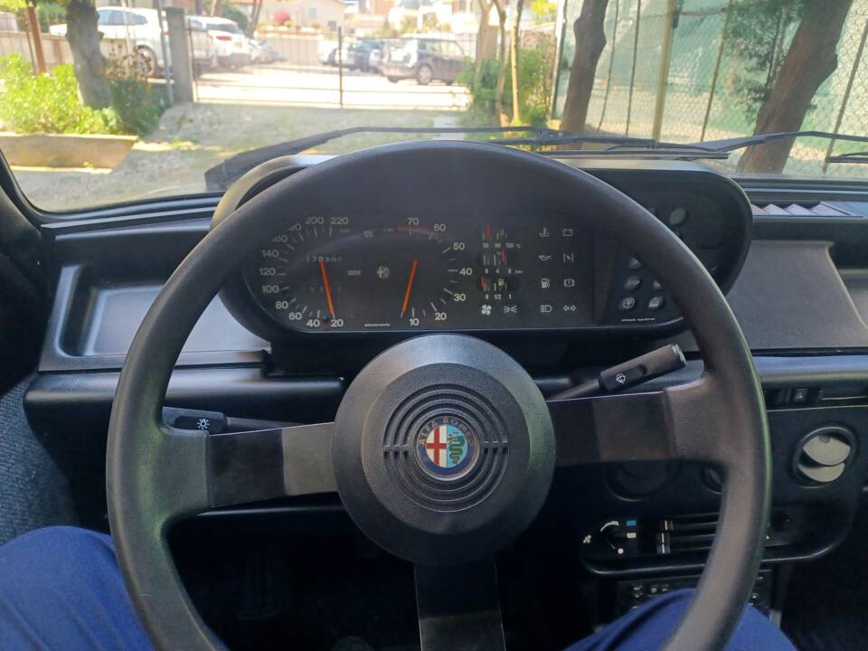 Immagine 14/81 di Alfa Romeo Giulietta 1.6 (1984)
