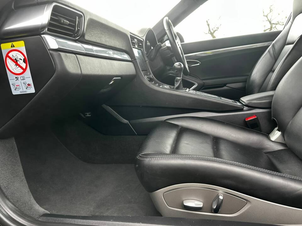 Image 33/42 of Porsche 911 Carrera S (2018)