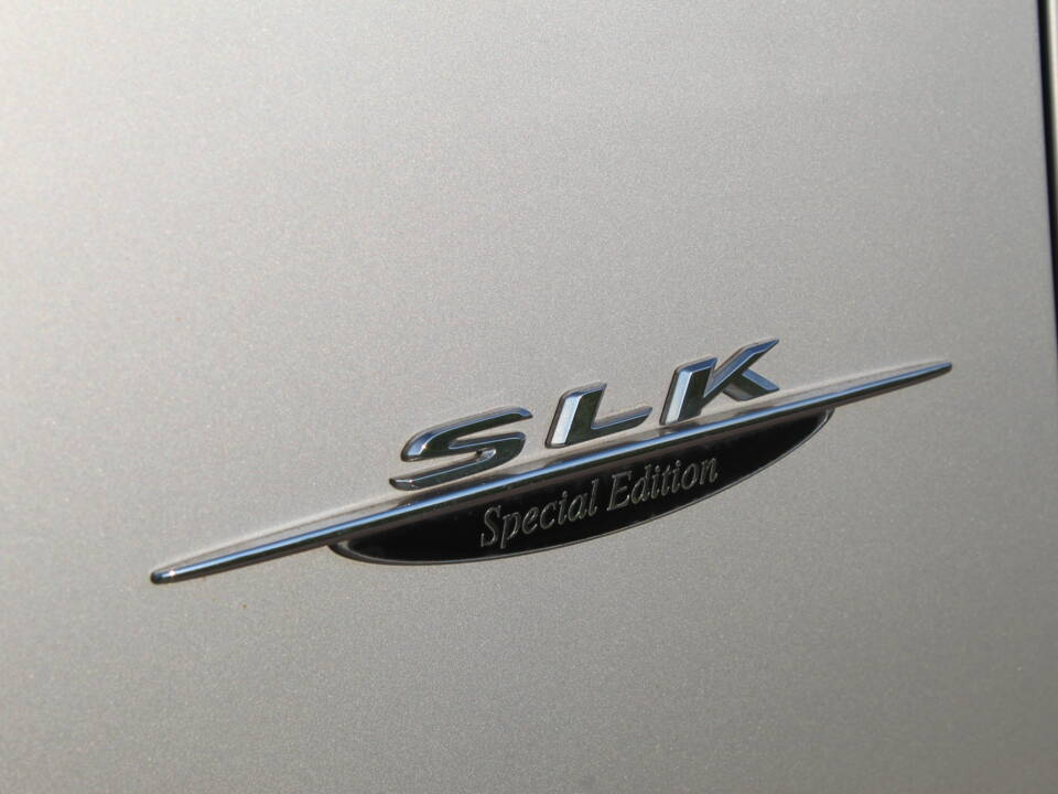 Image 7/52 of Mercedes-Benz SLK 320 (2000)