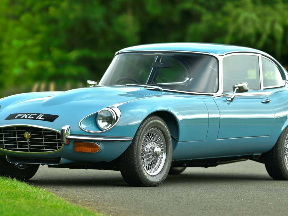 Image 2/50 de Jaguar E-Type V12 (2+2) (1972)