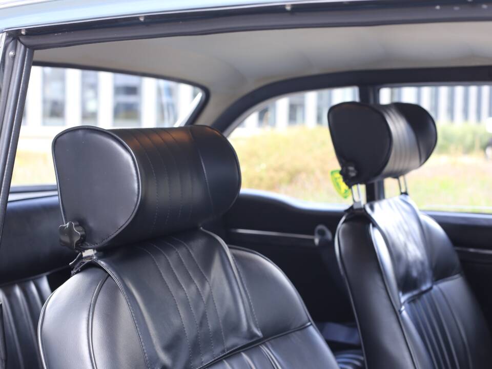 Image 28/56 of Peugeot 404 Coupé (1968)