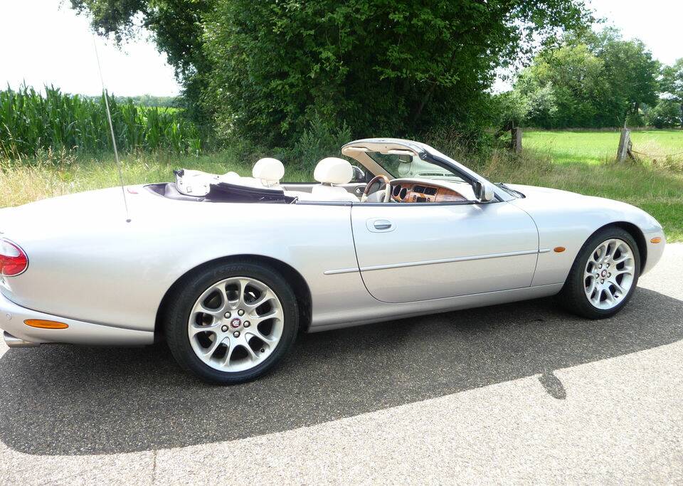Bild 5/8 von Jaguar XKR (2001)