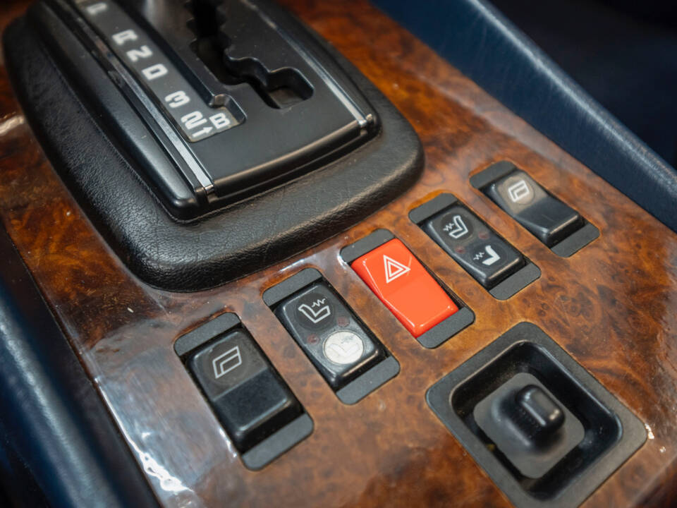 Immagine 26/33 di Mercedes-Benz 500 SL (1985)