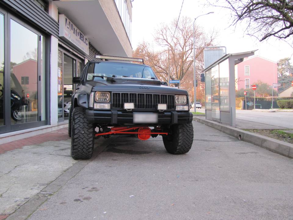 Image 2/30 of Jeep Cherokee (1990)