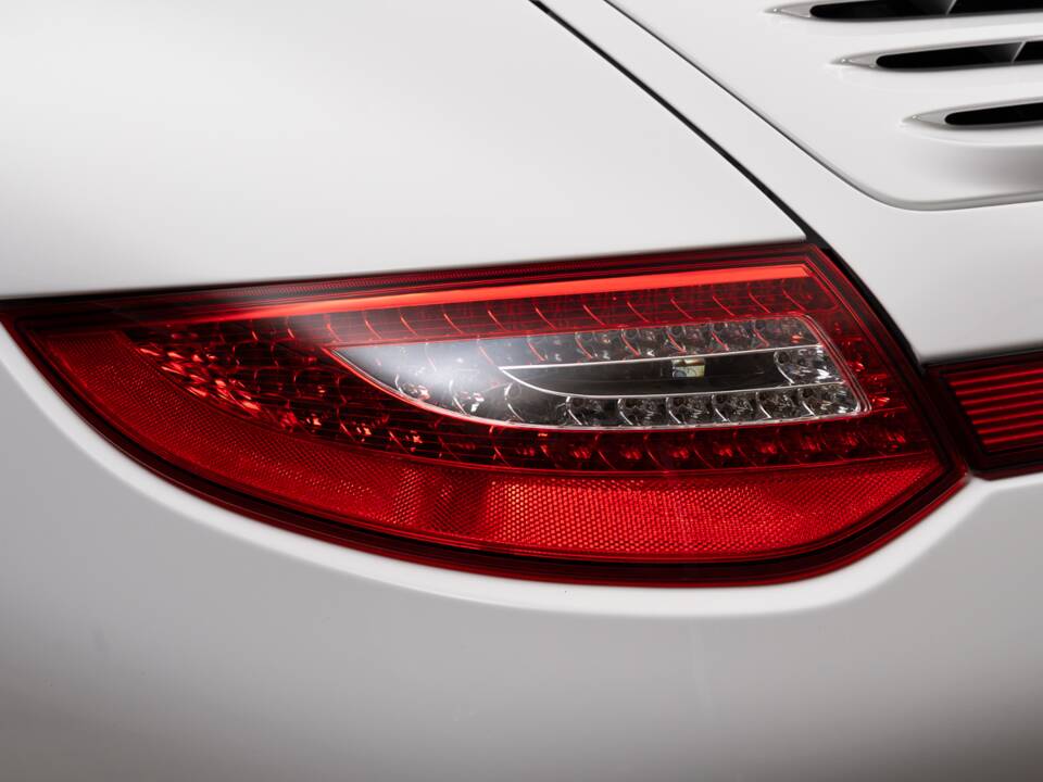 Image 16/40 of Porsche 911 Carrera 4 (2009)