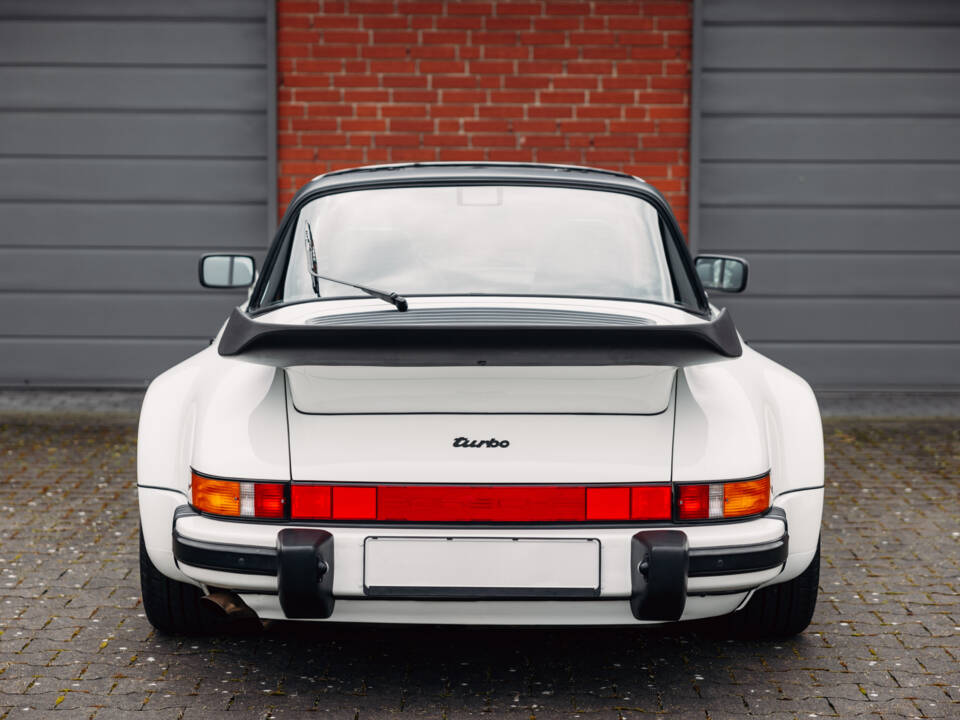 Imagen 44/55 de Porsche 911 Turbo 3.3 (1988)