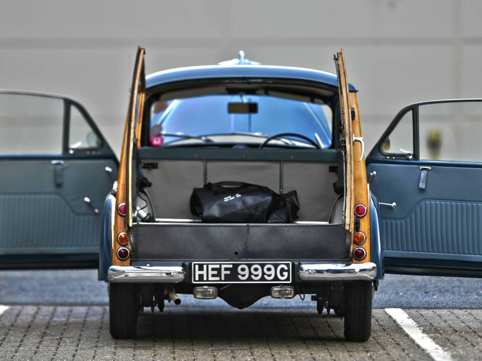 Image 14/50 of Morris Minor 1000 Traveller (1969)