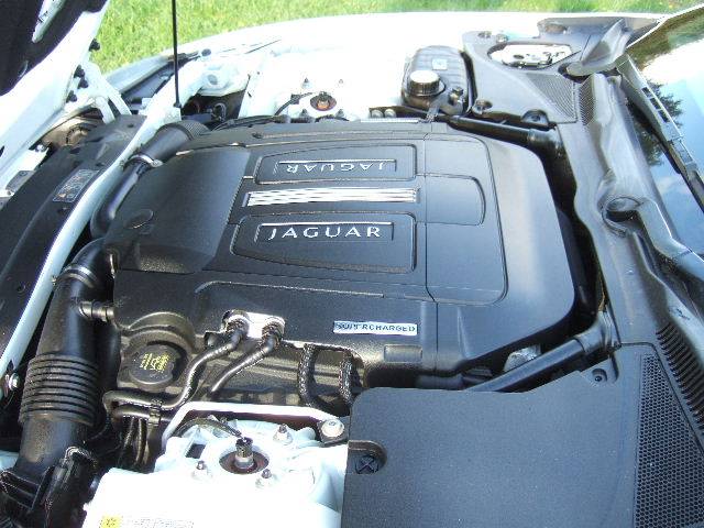 Image 17/17 of Jaguar XKR (2011)