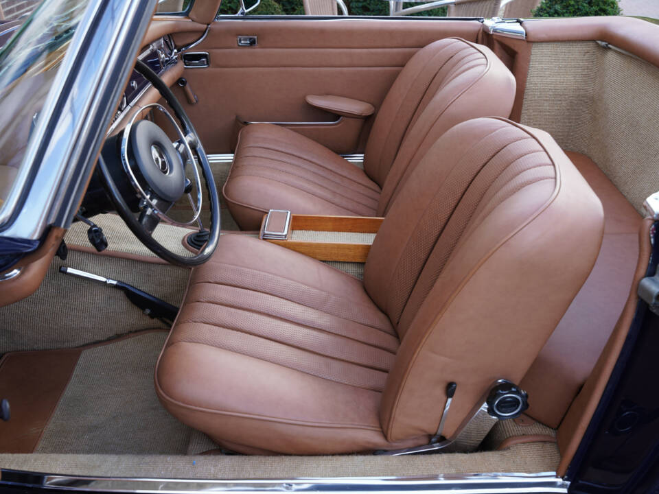 Image 21/50 of Mercedes-Benz 280 SL (1969)