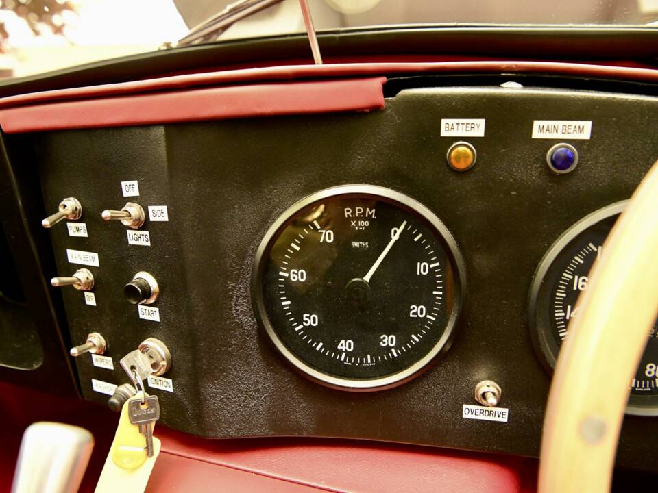 Image 48/50 of Jaguar XK-SS (1967)