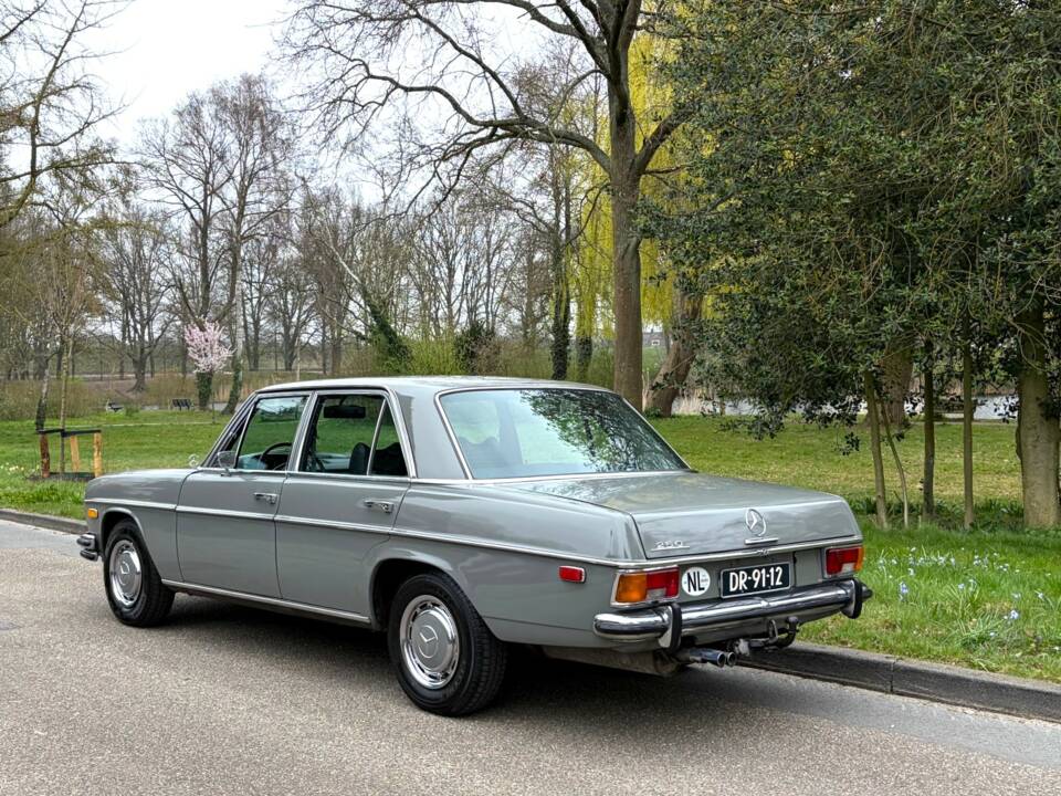 Image 19/24 of Mercedes-Benz 250 (1971)