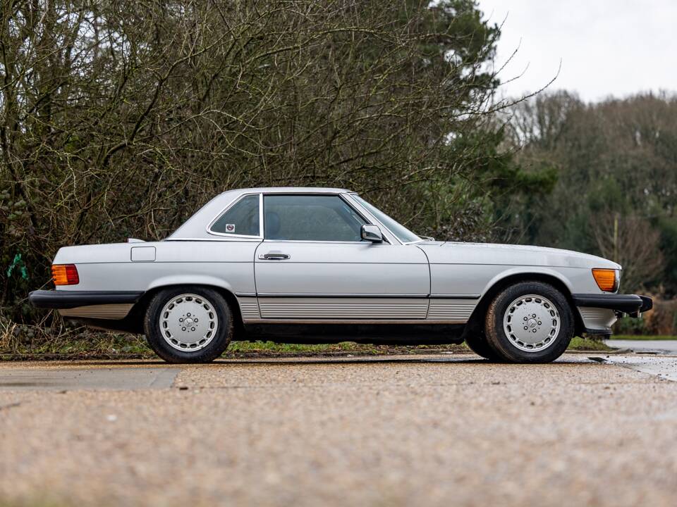 Image 10/31 of Mercedes-Benz 560 SL (1987)