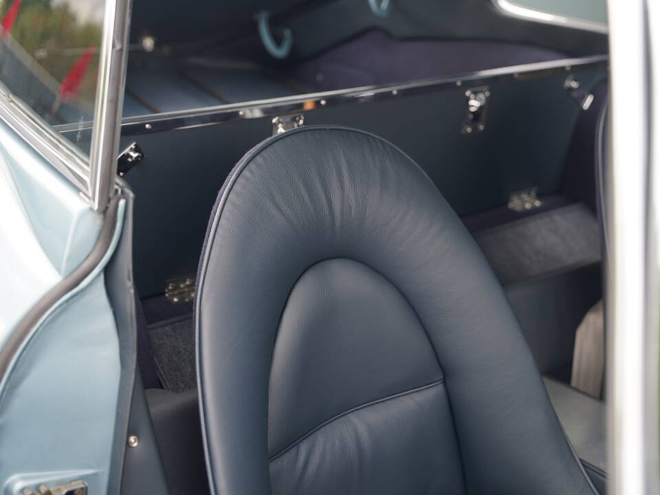 Image 17/50 de Jaguar Type E 3.8 (1962)
