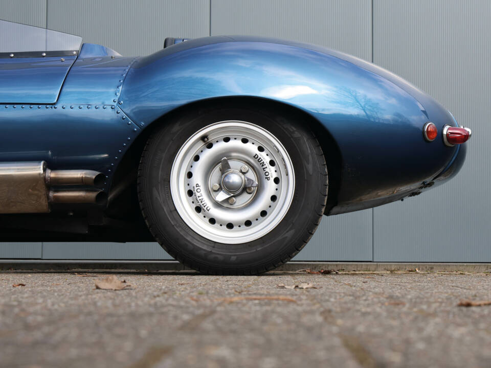 Image 38/60 of Jaguar D-Type (1967)