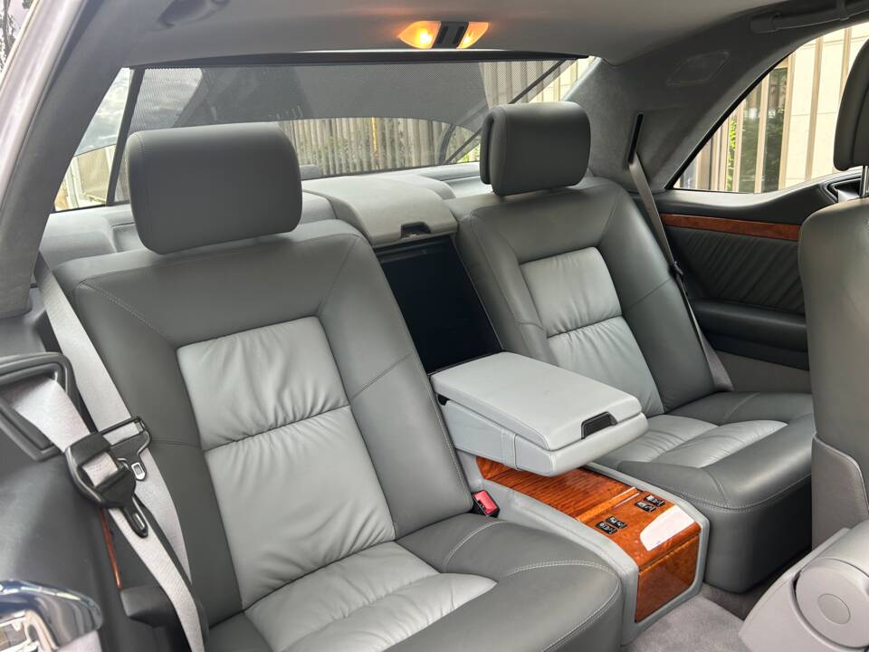 Image 16/27 of Mercedes-Benz CL 600 (1998)