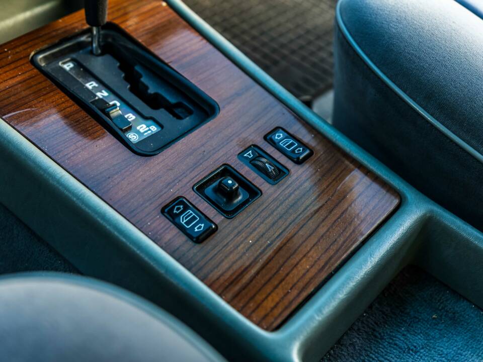 Image 100/175 of Mercedes-Benz 420 SE (1986)