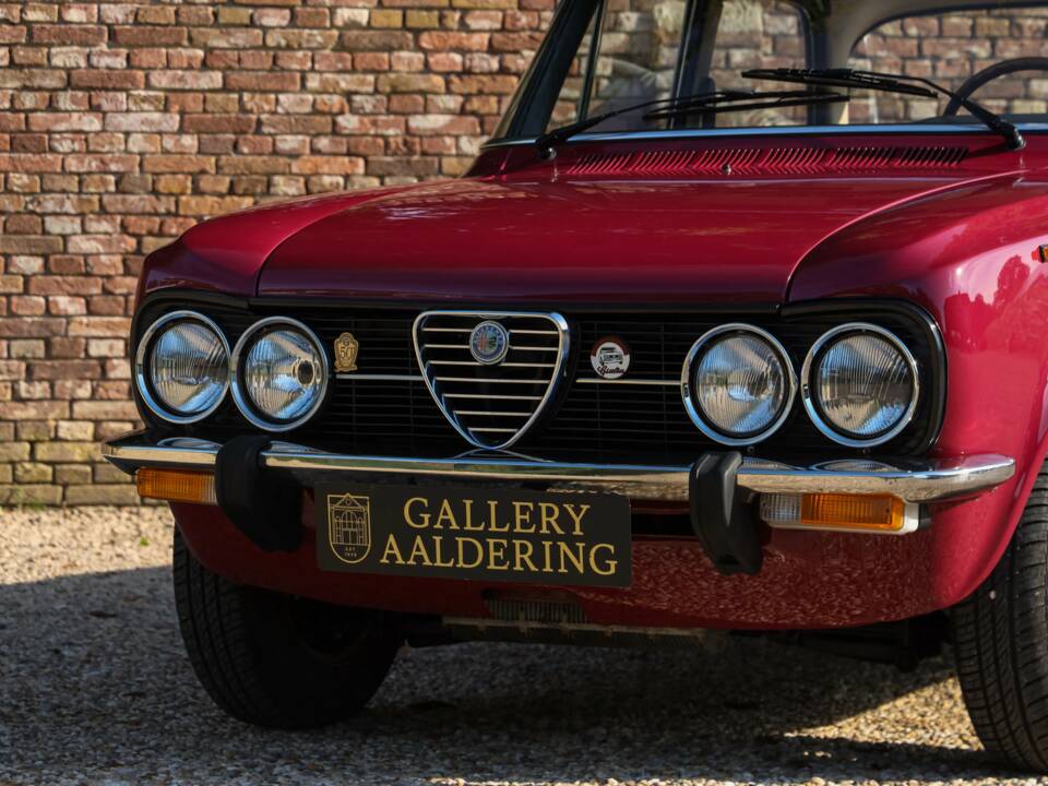 Image 24/50 of Alfa Romeo Giulia Nuova Super 1300 (1975)