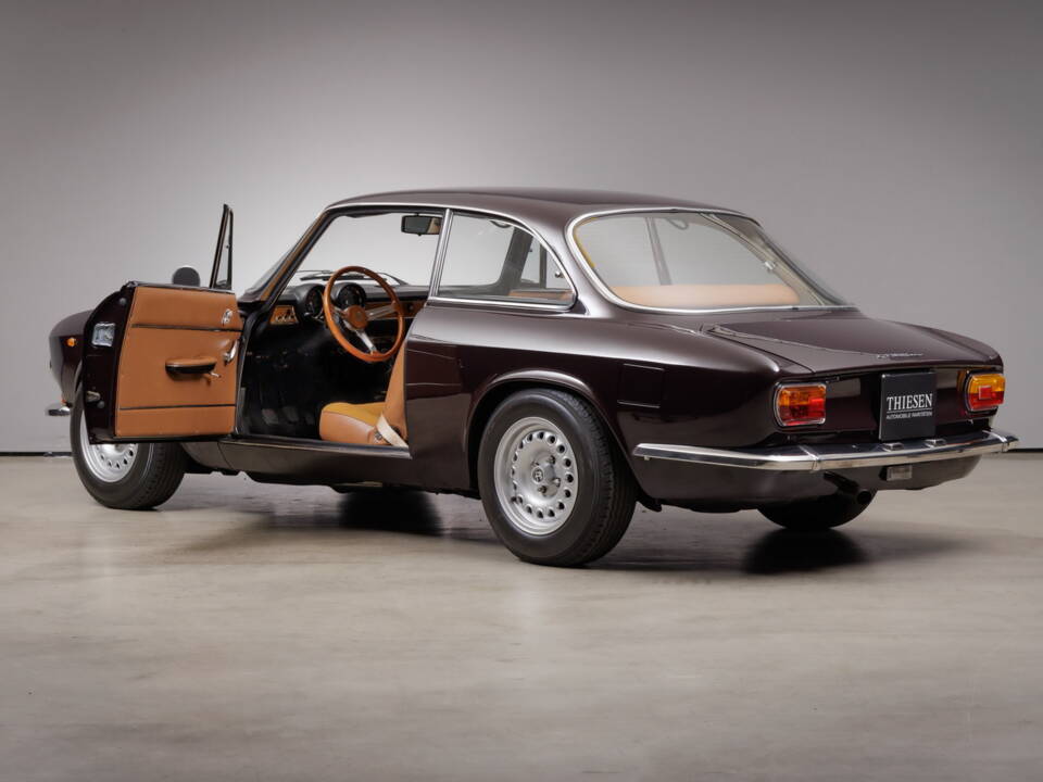 Immagine 18/35 di Alfa Romeo Giulia GT 1300 Junior (1973)