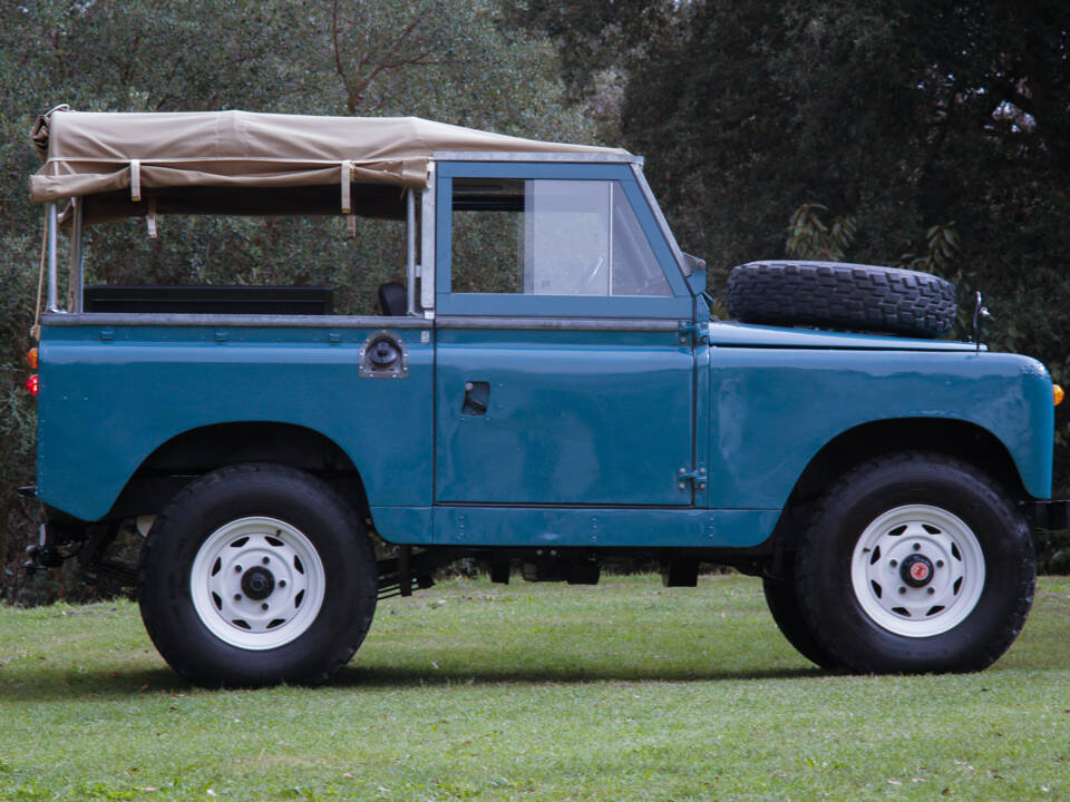 Image 7/48 of Land Rover 88 (1967)