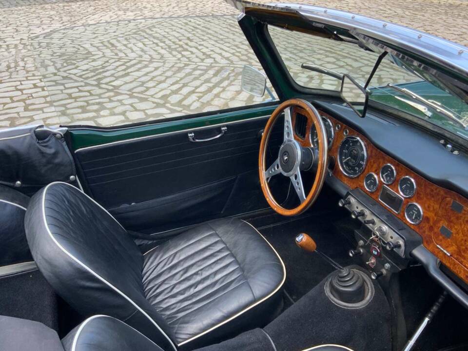 Image 4/11 of Triumph TR 4 (1964)