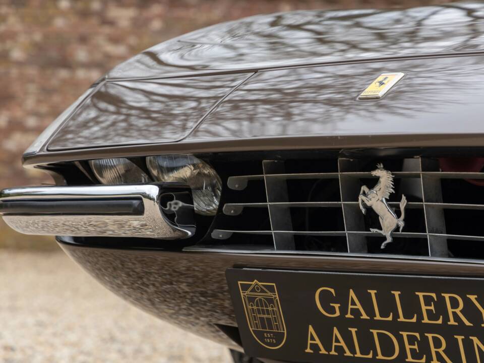 Image 14/50 de Ferrari 365 GTB/4 Daytona (1974)