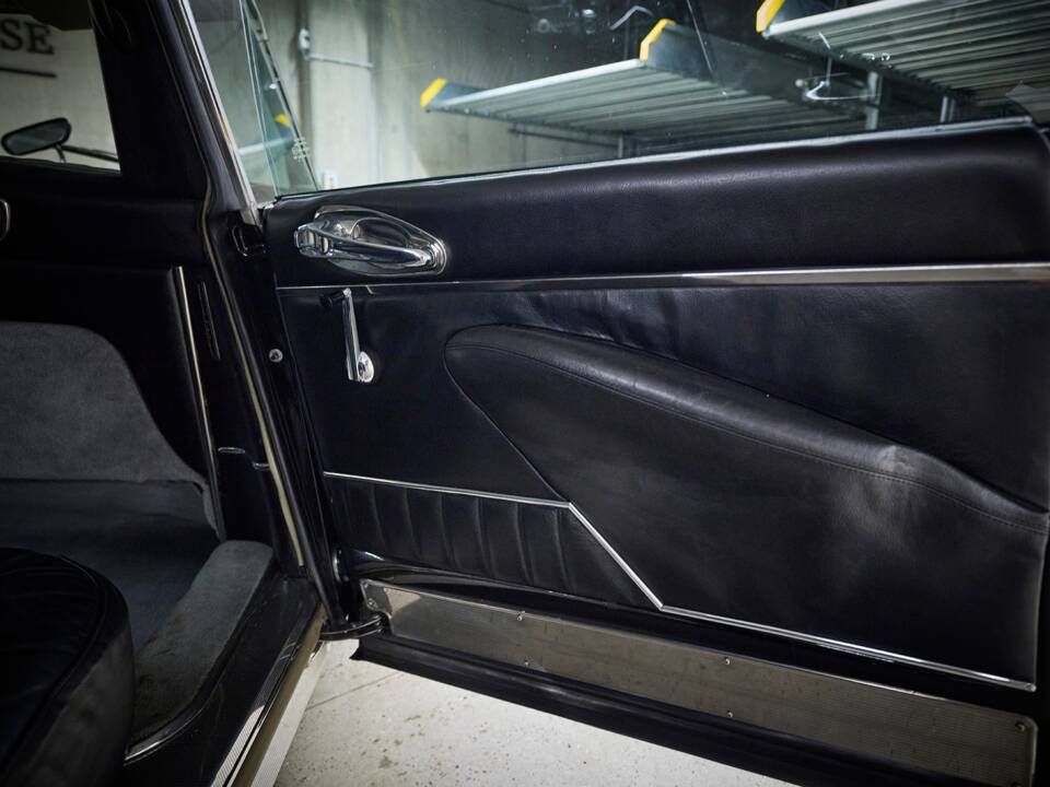 Image 79/97 of Citroën DS 20 Chapron (1972)