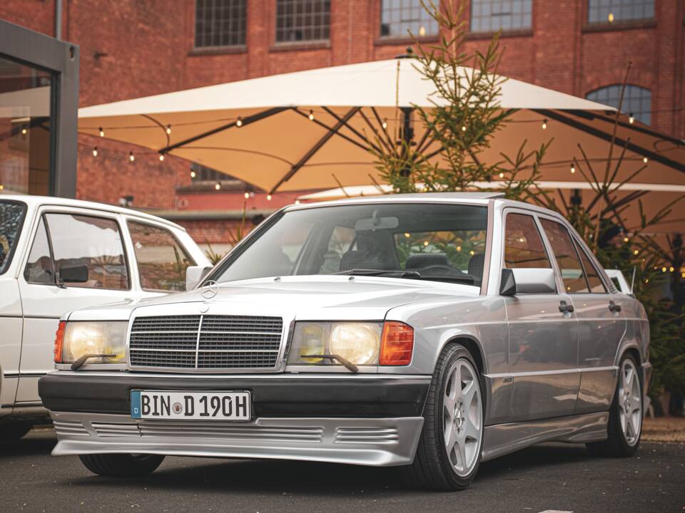 Immagine 19/49 di Mercedes-Benz 190 E (1990)