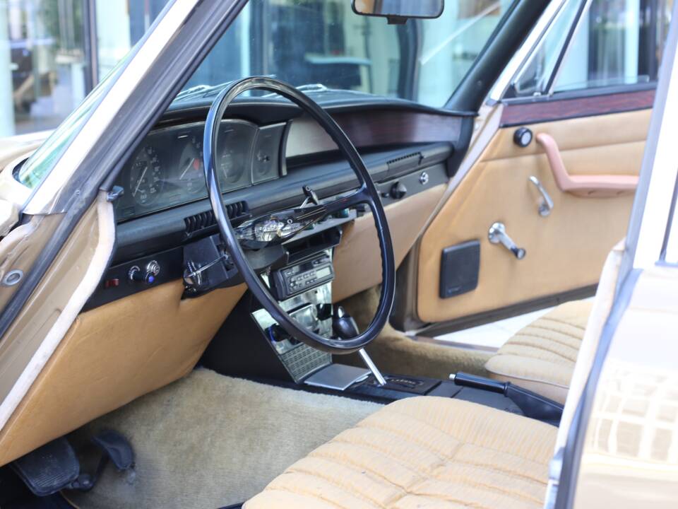 Bild 32/67 von Rover 3500 (1975)