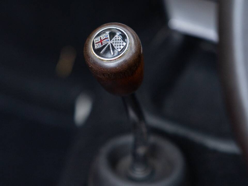 Image 8/50 of Triumph Herald 1200 (1967)