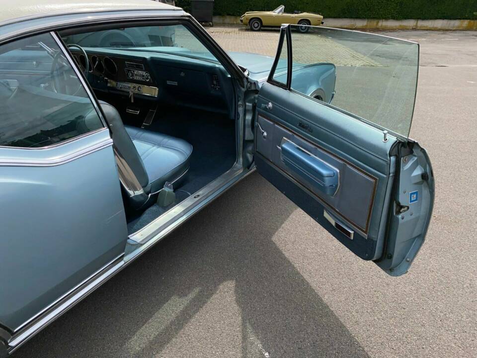 Bild 13/13 von Oldsmobile Delta 88 Holiday Hardtop (1968)