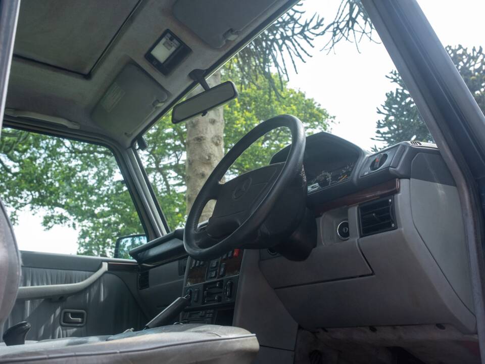 Bild 31/39 von Mercedes-Benz 300 GE (lang) (1995)