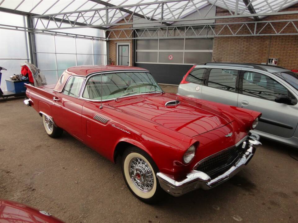 Image 11/38 of Ford Thunderbird (1957)