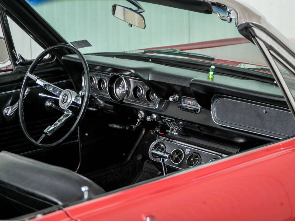 Image 33/50 of Ford Mustang 289 (1966)