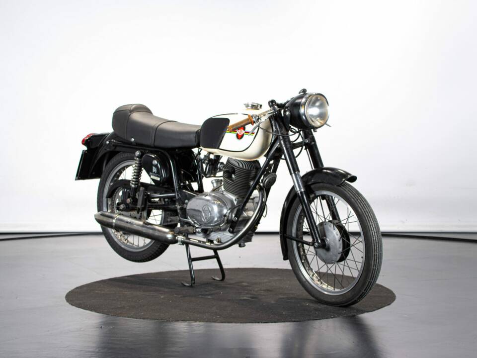 Immagine 4/50 di Gilera Giubileo 125 (1962)