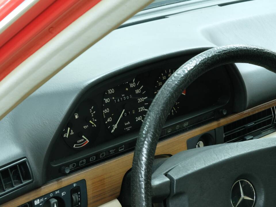 Bild 24/50 von Mercedes-Benz 260 SE (1986)