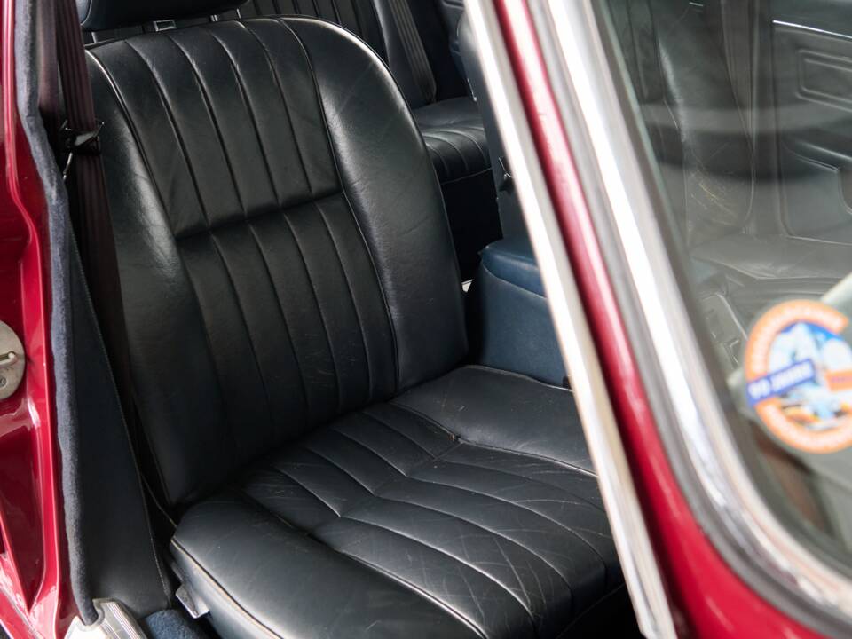 Bild 44/50 von Jaguar XJ 6 L 4.2 (1974)