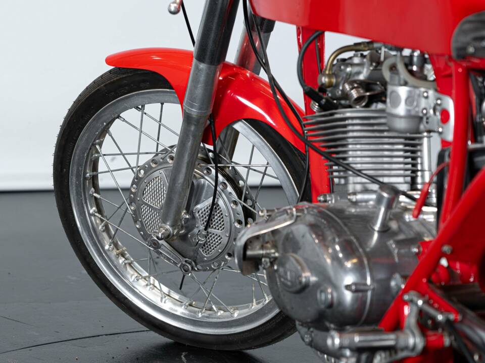 Immagine 10/30 di Ducati DUMMY (1957)