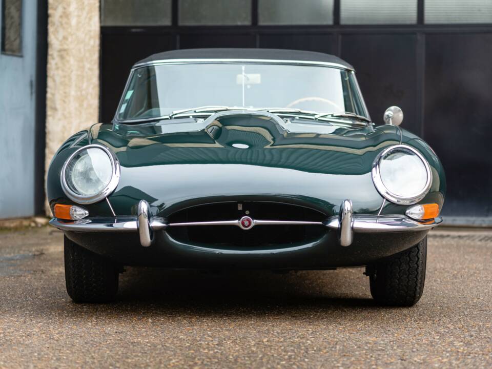 Image 11/48 de Jaguar Type E 4.2 (1965)