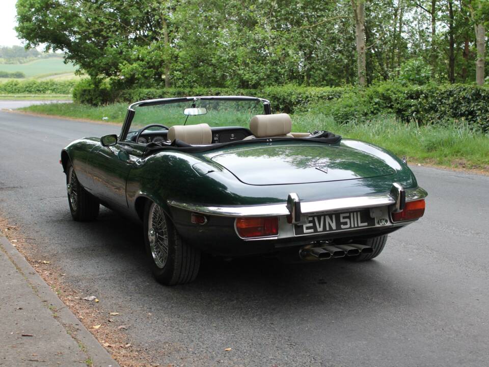 Image 4/18 of Jaguar Type E V12 (1973)