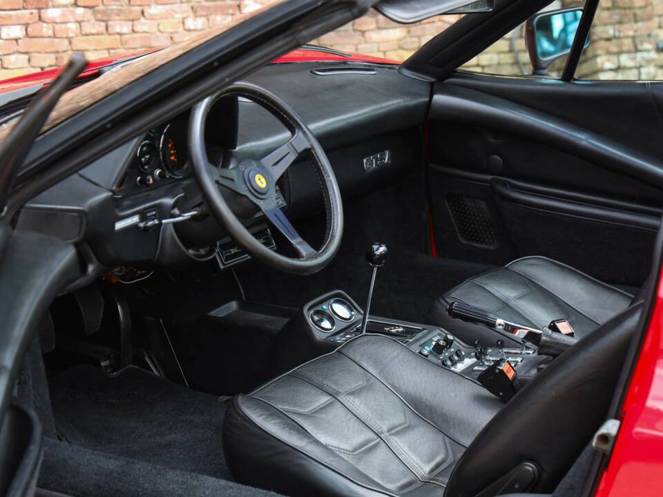 Image 3/50 de Ferrari 308 GTSi (1981)