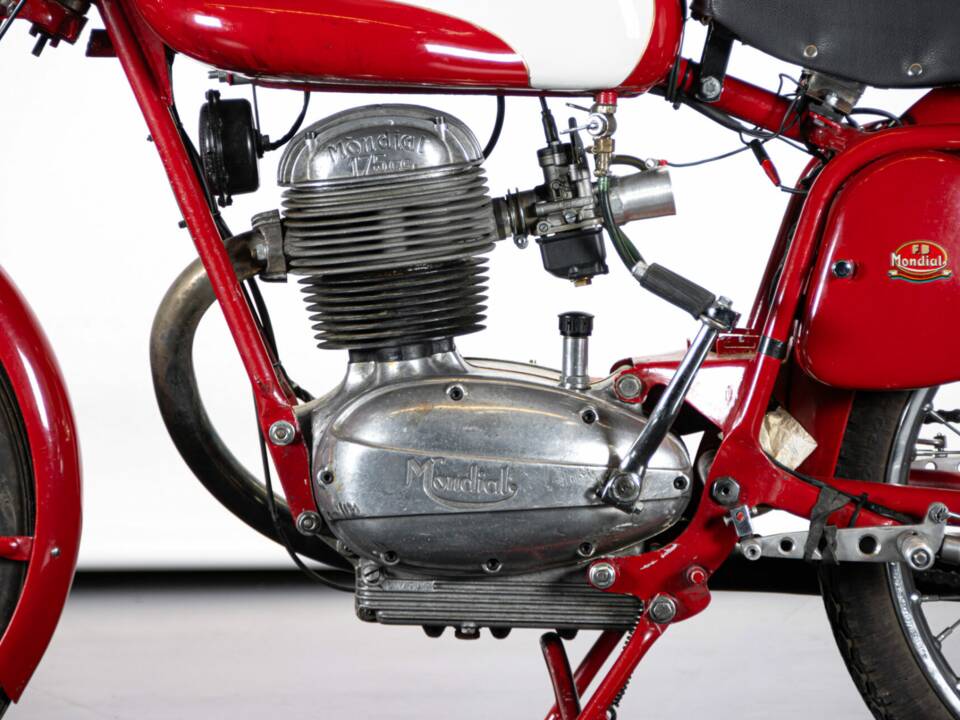Bild 22/50 von Mondial 175 Turismo Veloce (1956)